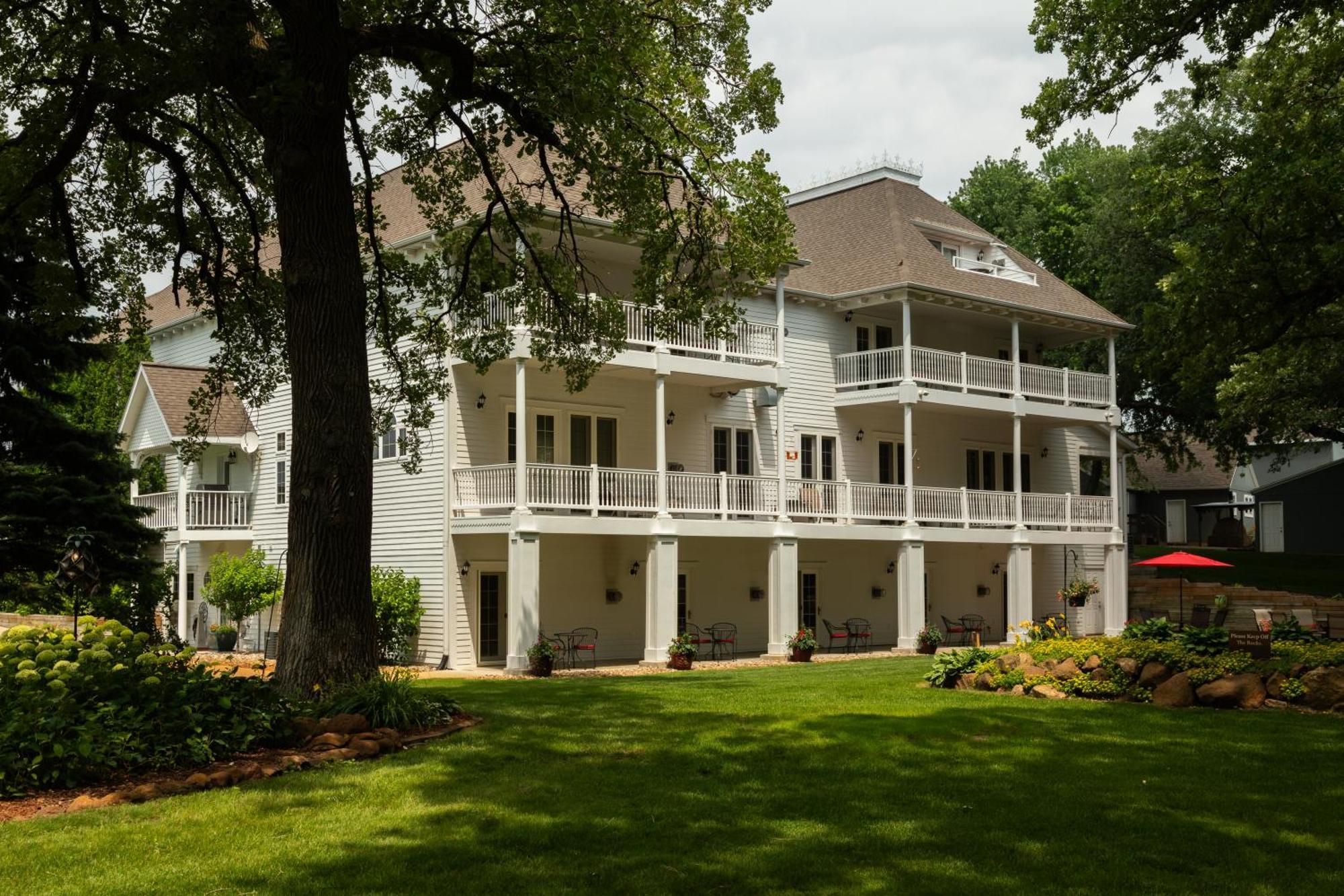 The Oakwood Inn Okoboji Eksteriør bilde